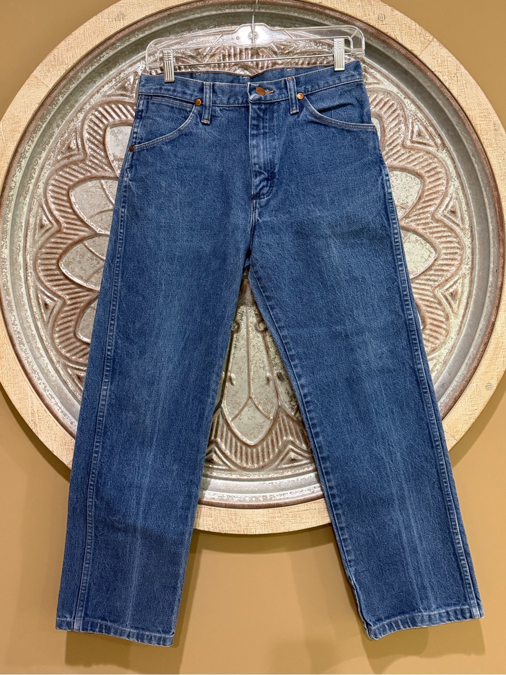 Vintage Wrangler Women's High-Rise Straight-leg Jeans in Medium Blue Like New - Picture 4 of 7